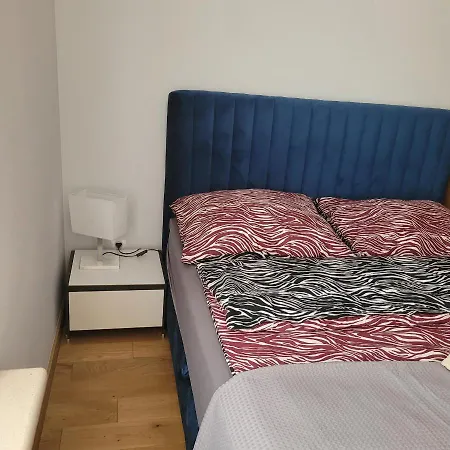 Queen Centrum Z Garazem