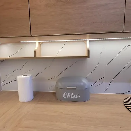 Queen Centrum Z Garazem *