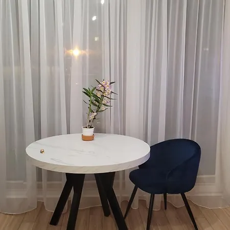 Queen Centrum Z Garazem